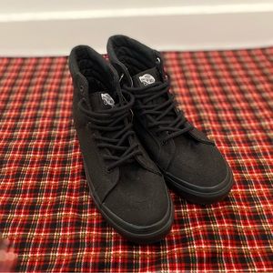 BNWT all black sk8-Hi - Black/Black canvas & rubber vans 8.5 womens / 7 mens
